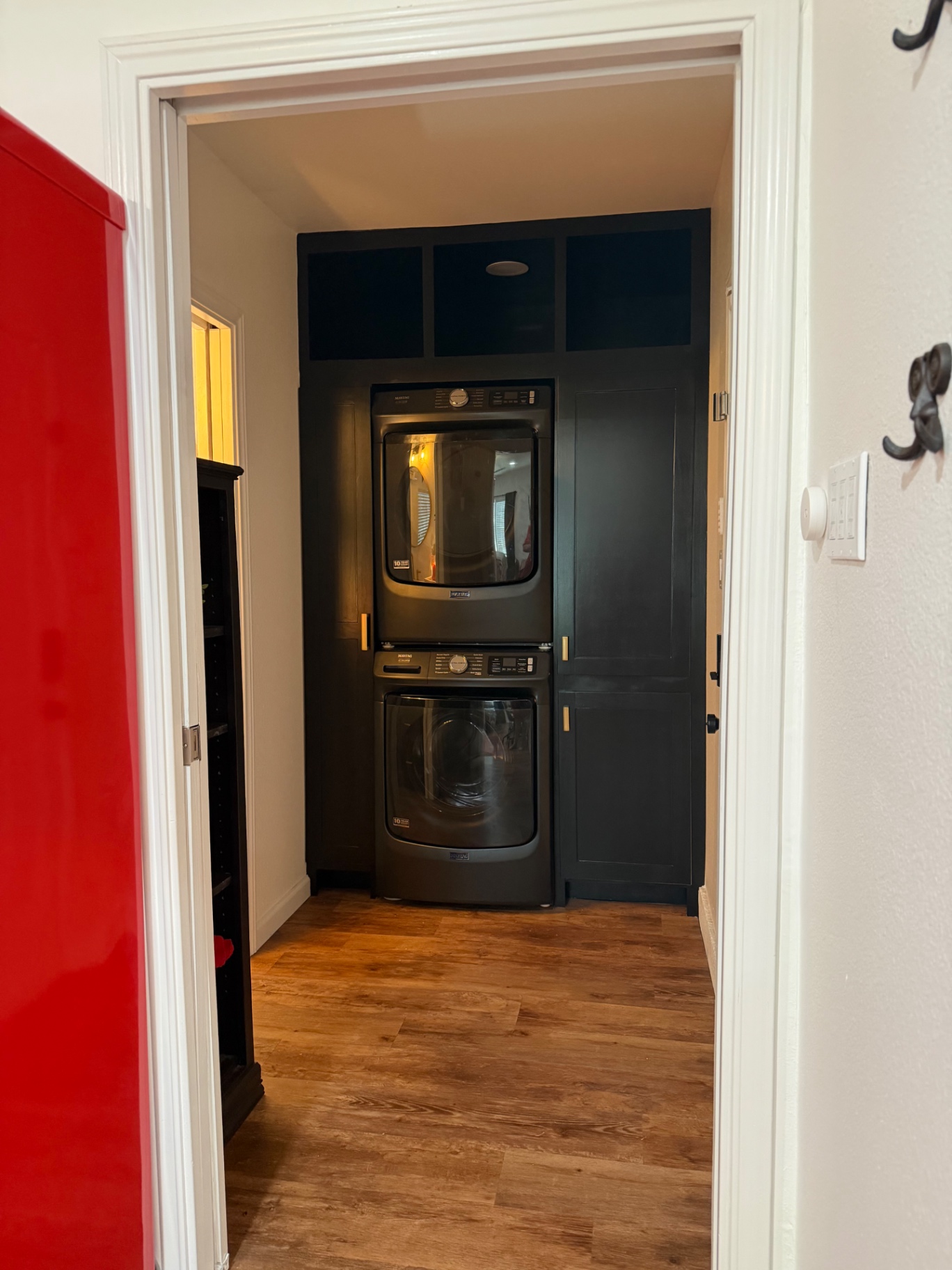 Teal garage apartment behind the main house with a grassy backyard — Washer & dryer